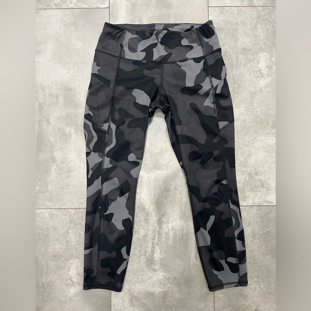 Athleta camo leggings size small